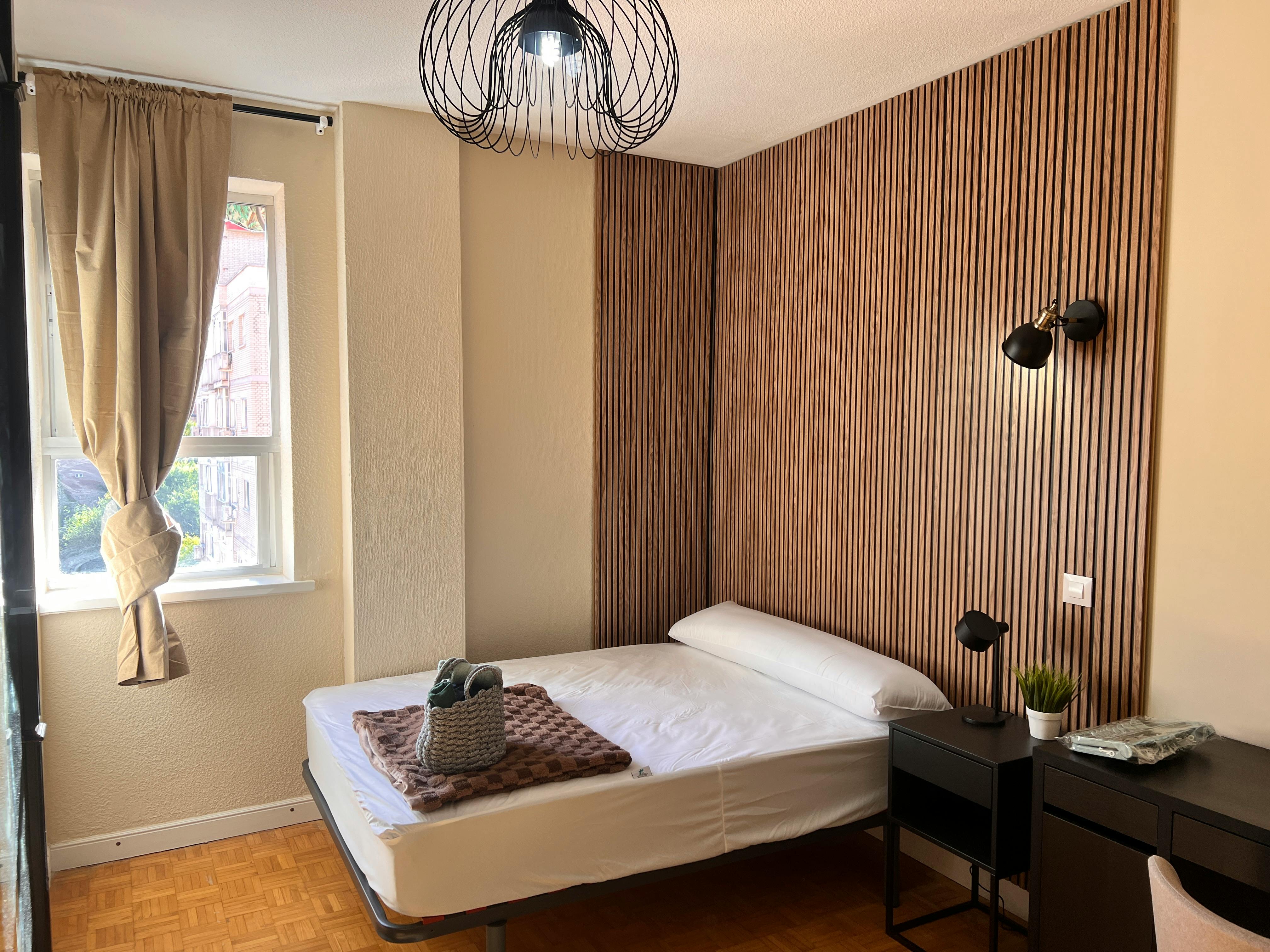 Calle de Valdevarnes, Madrid Madrid