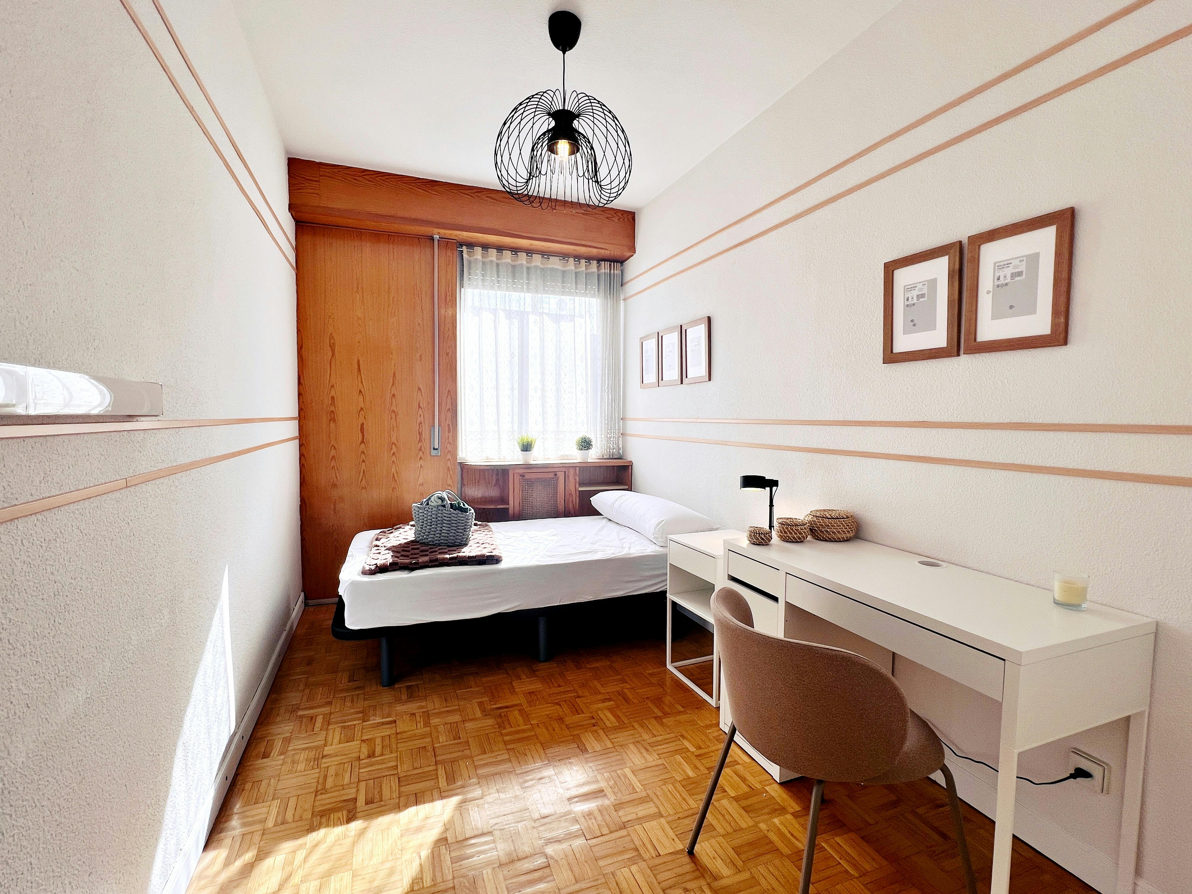 Calle de Valdevarnes, Madrid preview