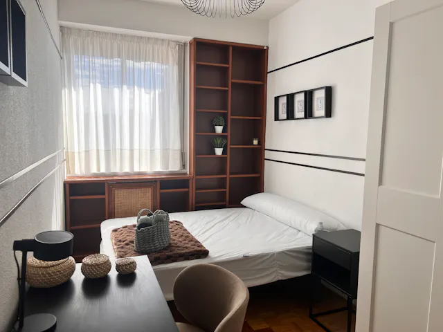 Private room in Calle de Valdevarnes, Madrid (1566346) room image 1