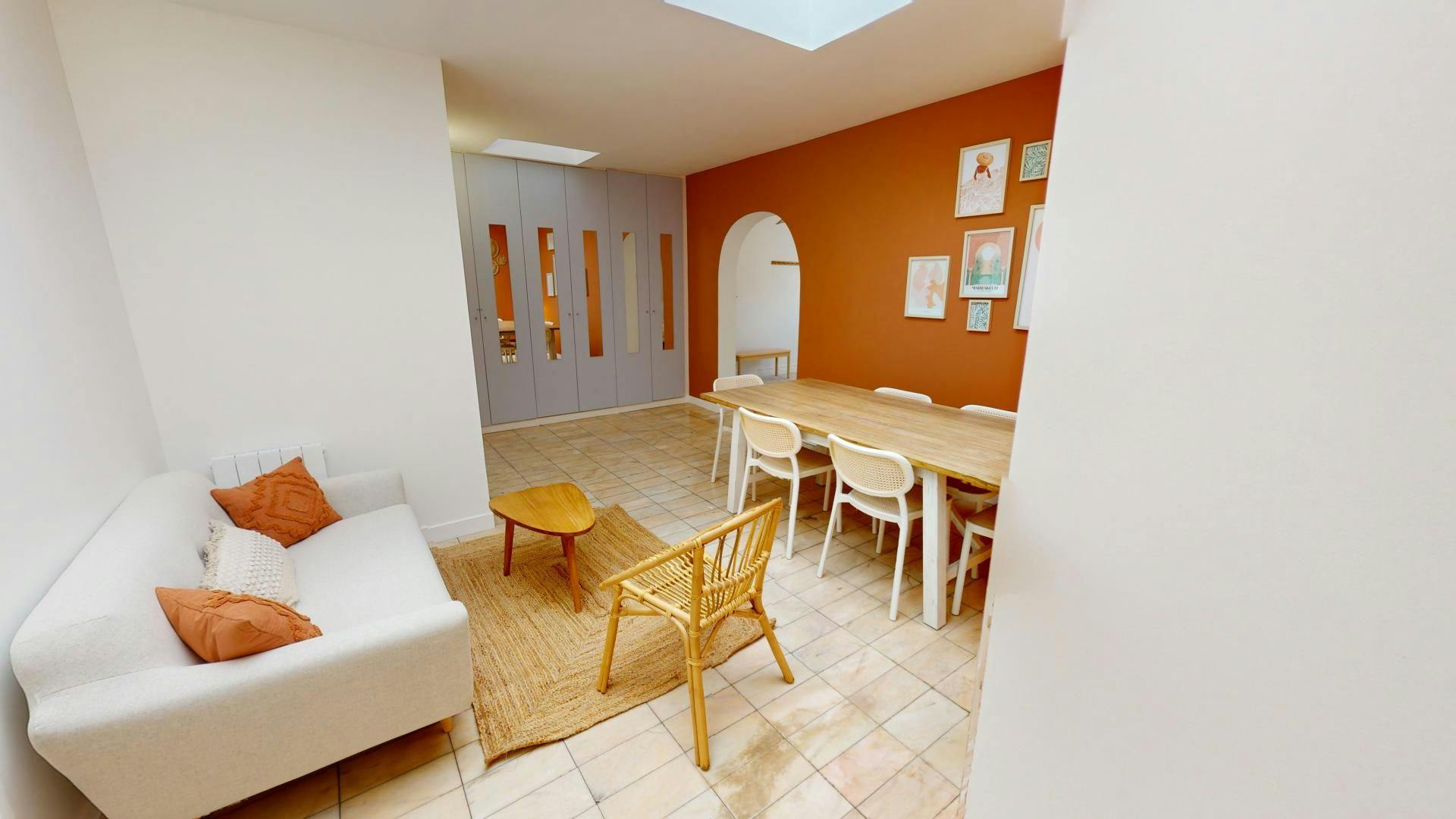 Private room for rent on Rue de Penthièvre, Paris - Plus
