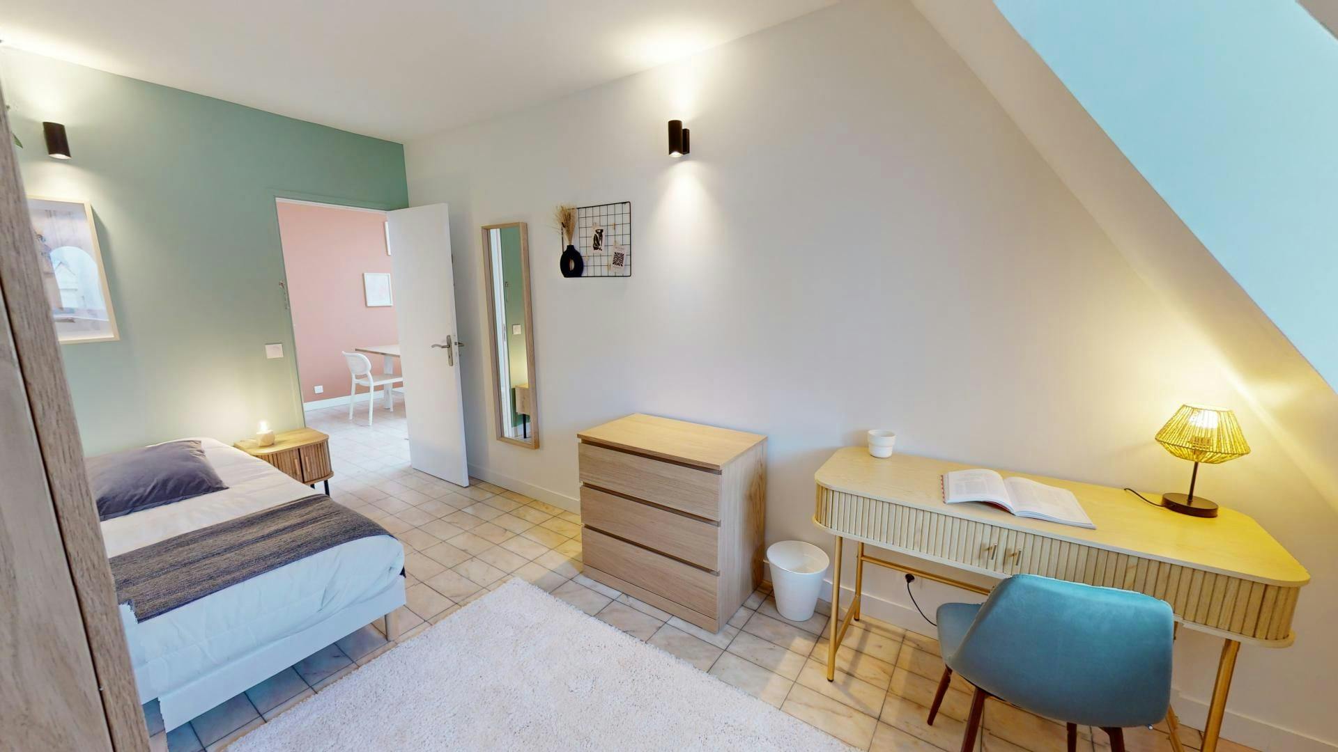Private room for rent on Rue de Penthièvre, Paris - Vue 3