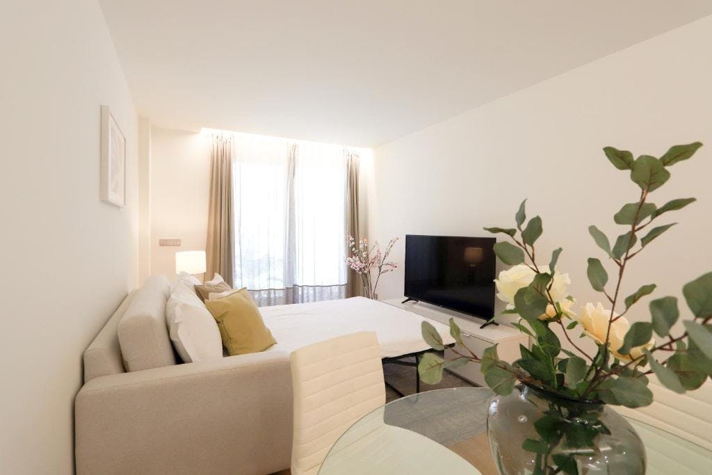 Apartment for rent for €1,100 per month in Porto, Avenida de Fernão de Magalhães