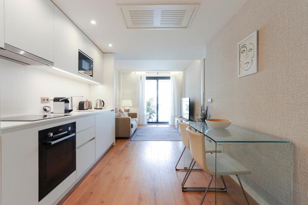 Apartment for rent for €1,100 per month in Porto, Avenida de Fernão de Magalhães