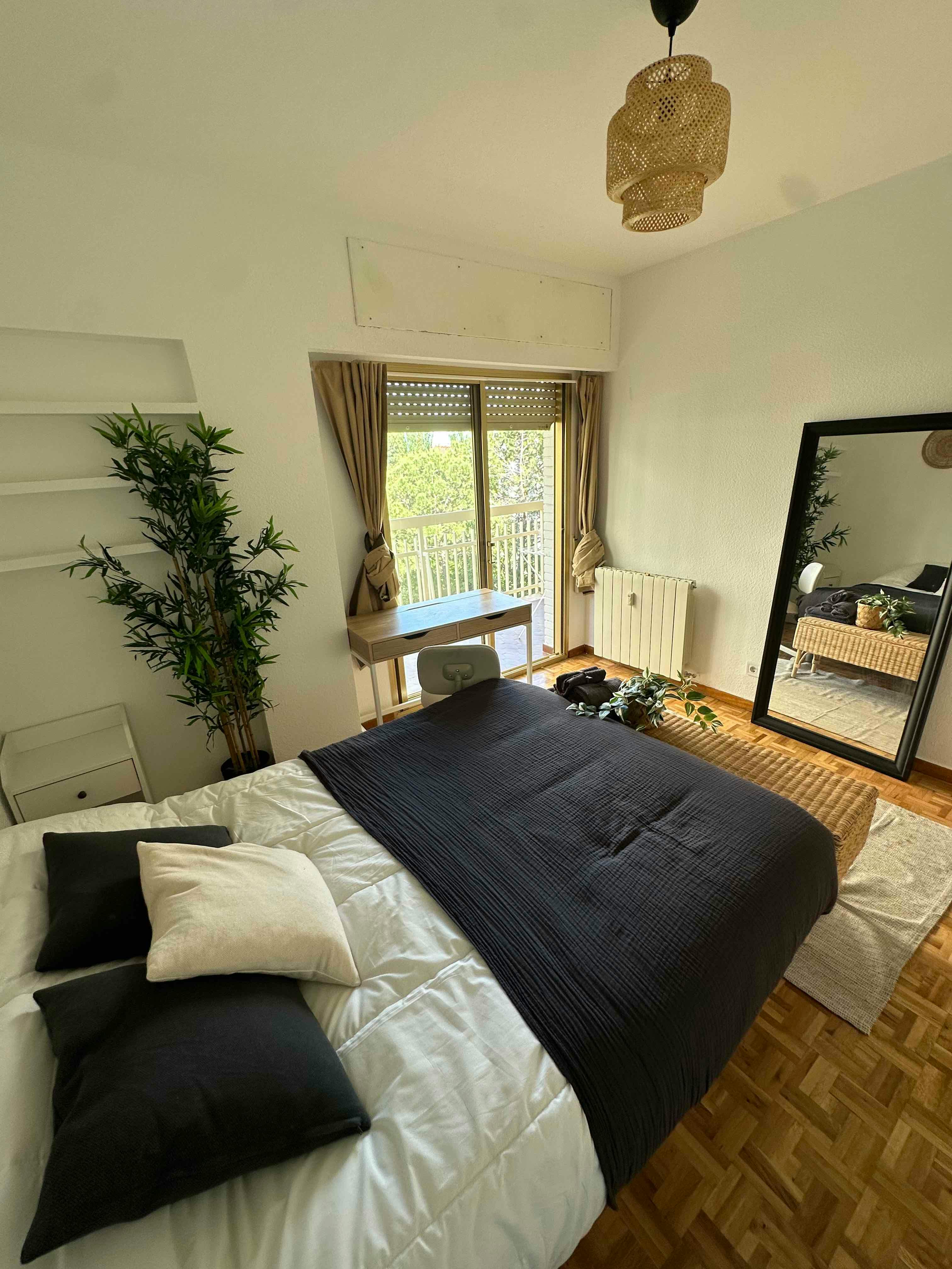 Private room for rent for €985 per month in Madrid, Avenida de Badajoz