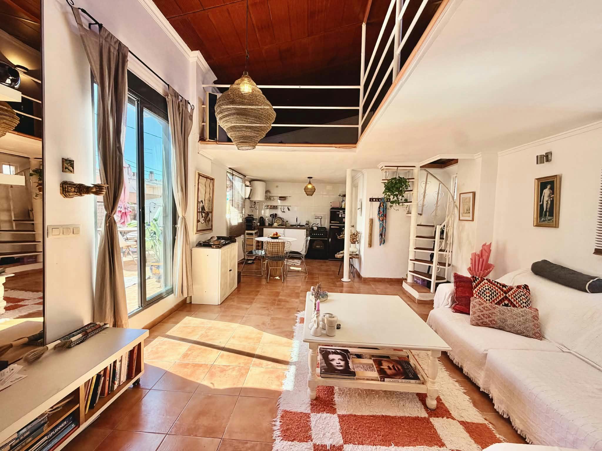 Apartment for rent for €1,800 per month in Valencia, Carrer de Pere Aleixandre
