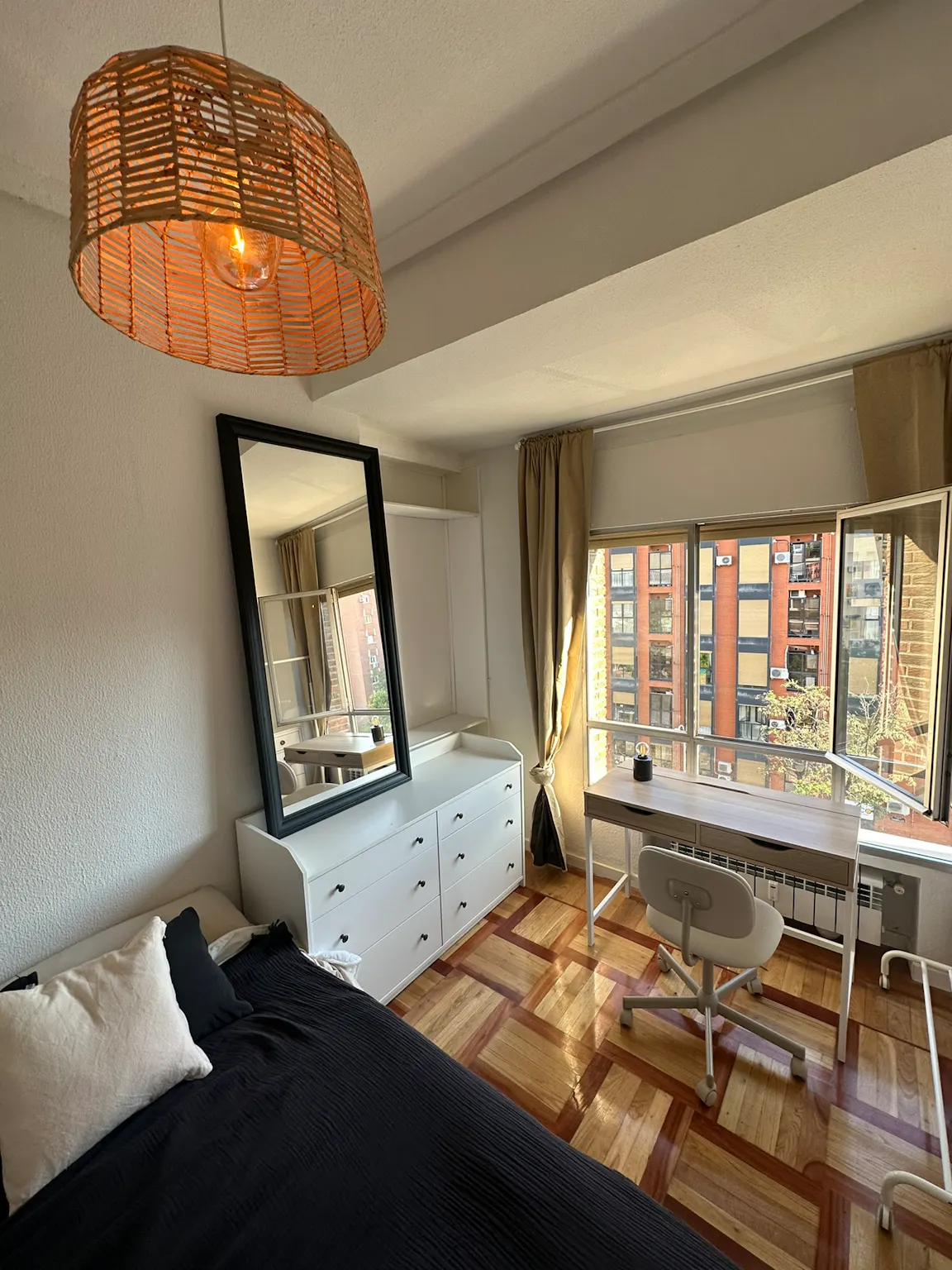 Private room in Calle de Cavanilles, Madrid (1566531) ROOM 1