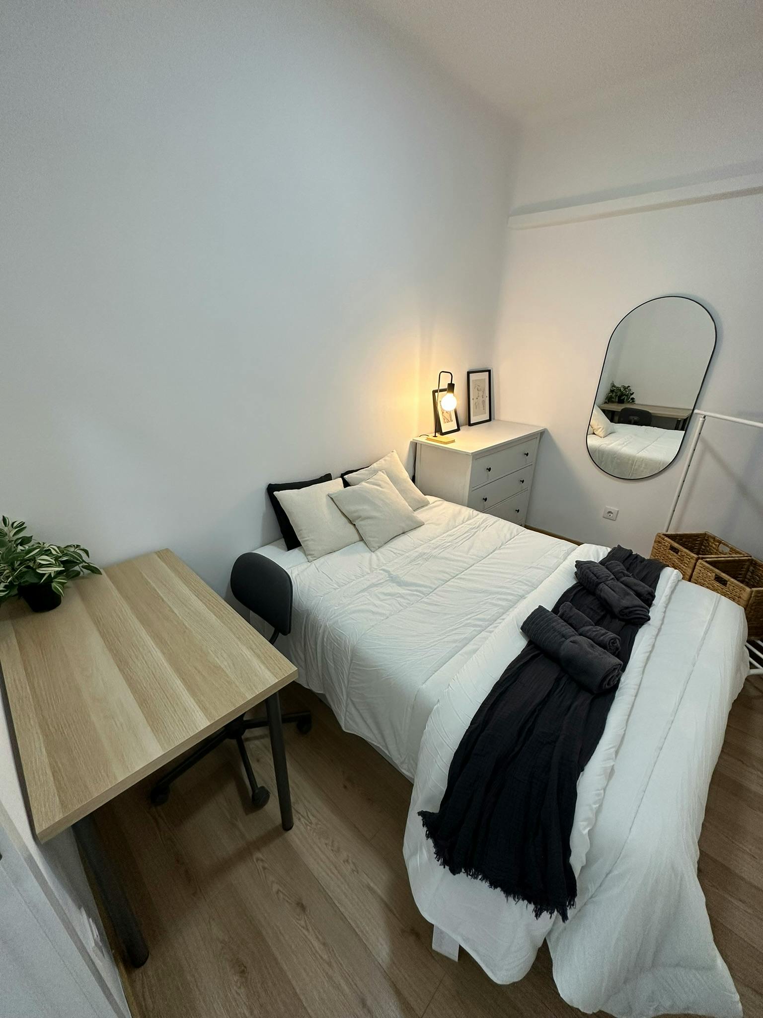 Private room for rent for €775 per month in Madrid, Calle del Conde de Peñalver