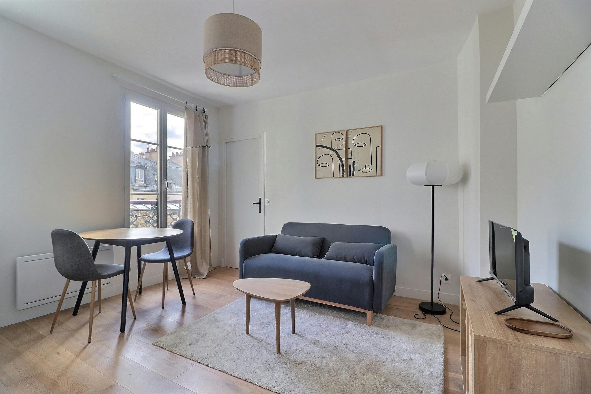 Apartment for rent for €1,728 per month in Paris, Rue Jean-Pierre Timbaud