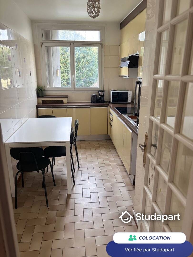 Private room for rent for €750 per month in Ivry-sur-Seine, Rue Gaston Monmousseau