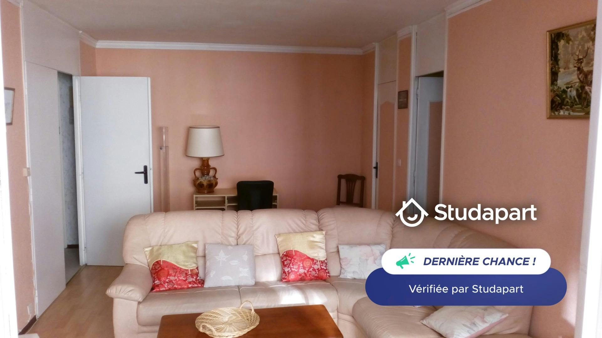 Appartement te huur voor € 700 per maand in Reims, Rue Frédéric et Irène Joliot-Curie