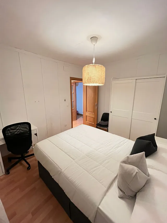 Private room in Calle de Jesús del Valle, Madrid (1567259) room image 1