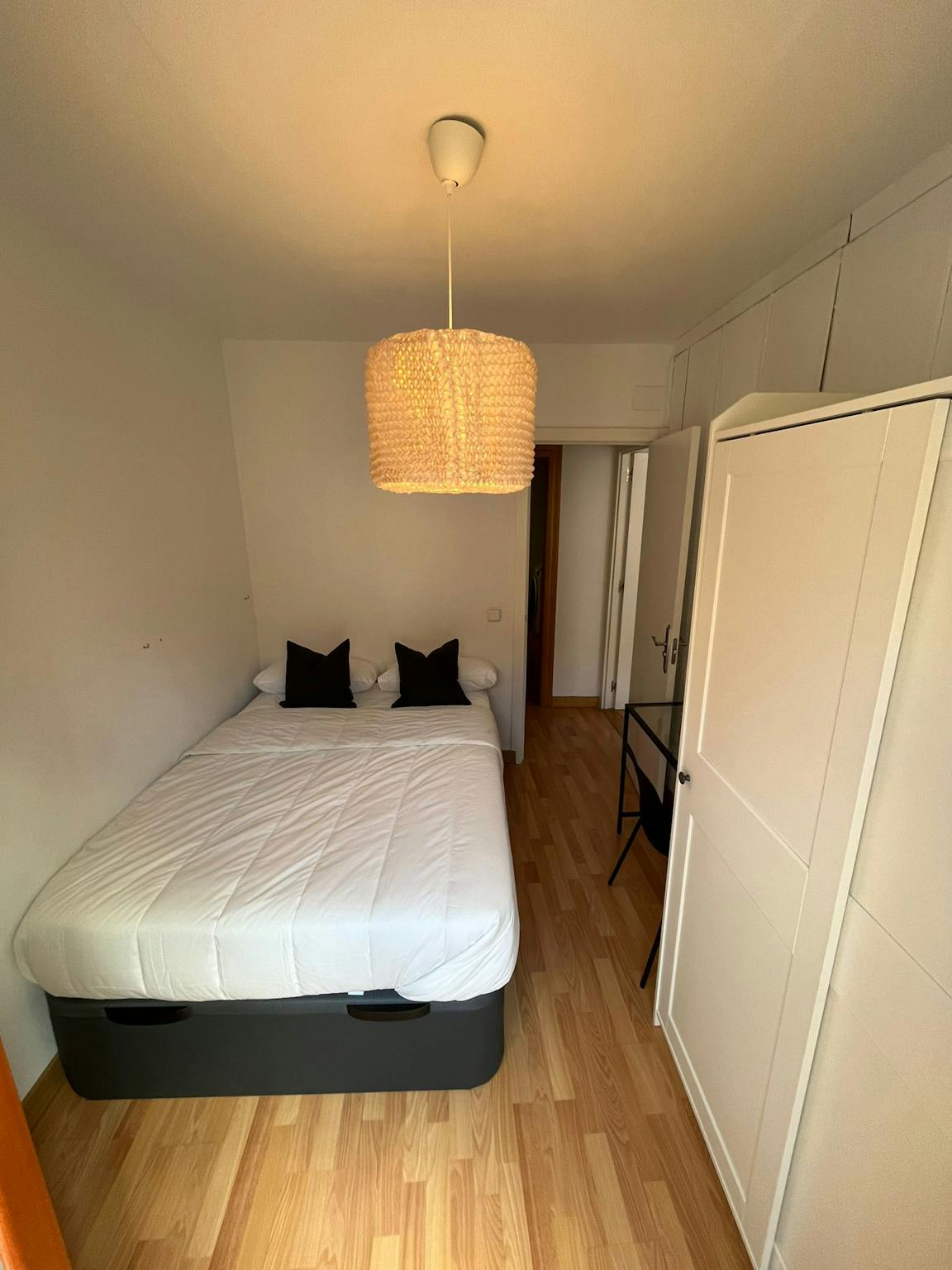 Calle de Jesús del Valle, Madrid preview