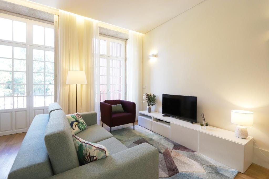 Wohnung zu mieten für 1.400 € pro Monat in Porto, Rua de Cedofeita