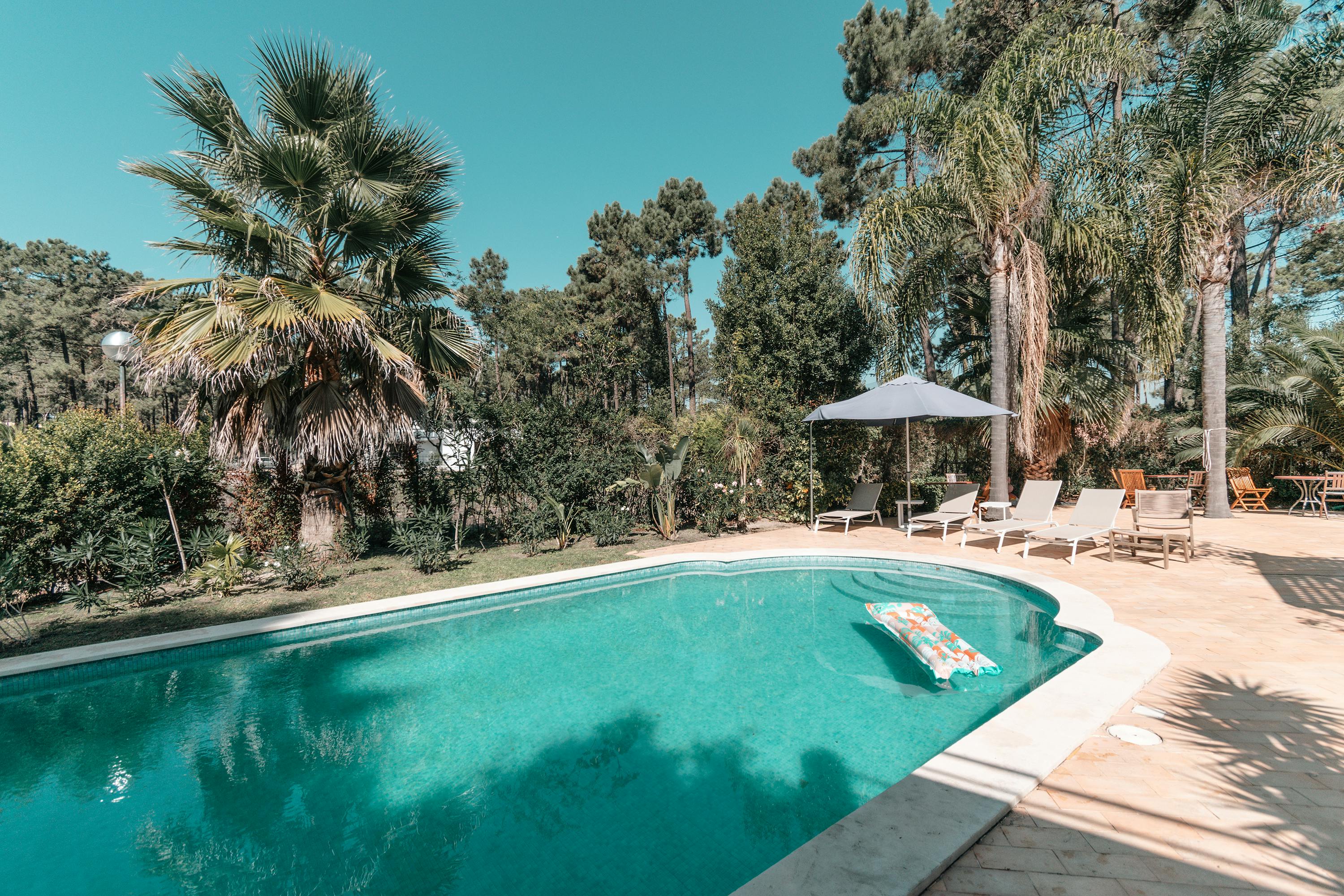 House for rent for €11,000 per month in Almada, Rua dos Miosótis