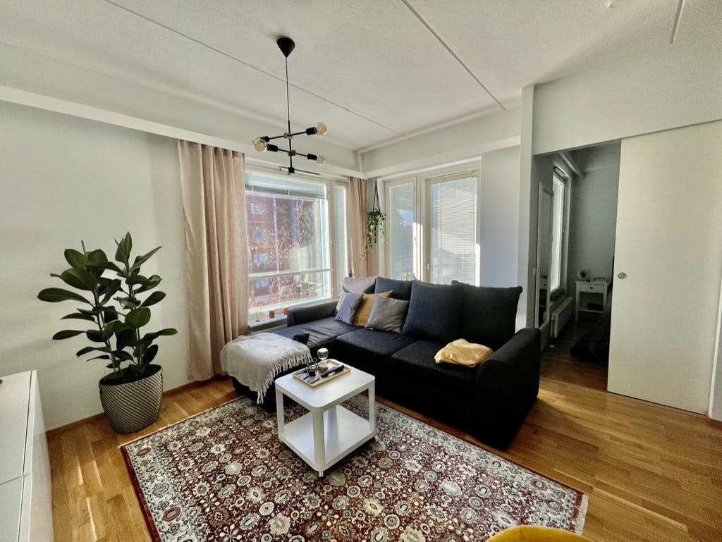 Apartment for rent for €1,400 per month in Helsinki, Asiakkaankatu