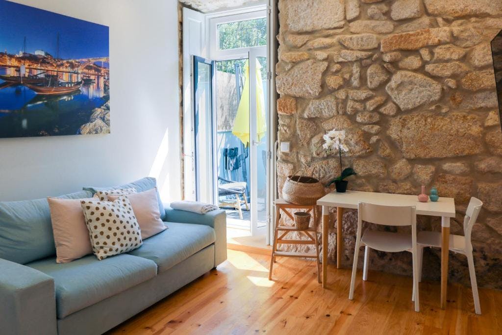 Apartment for rent for €850 per month in Porto, Rua dos Mártires da Liberdade