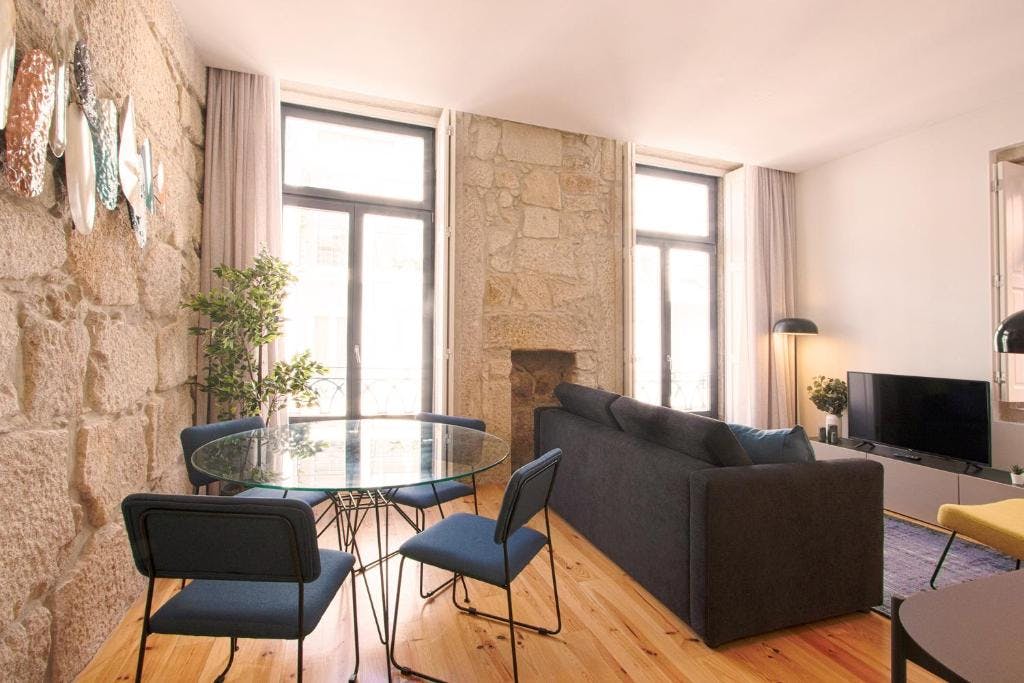 Apartment for rent for €950 per month in Porto, Rua dos Mártires da Liberdade