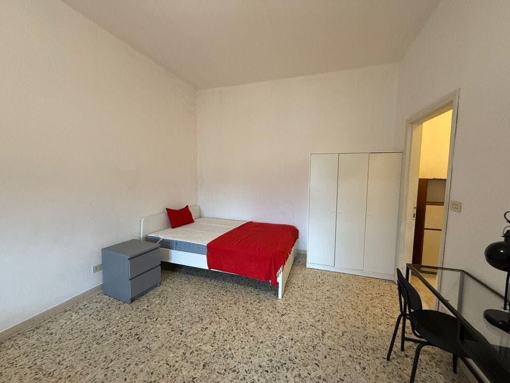 Shared room for rent for €300 per month in Florence, Via dei Sette Santi