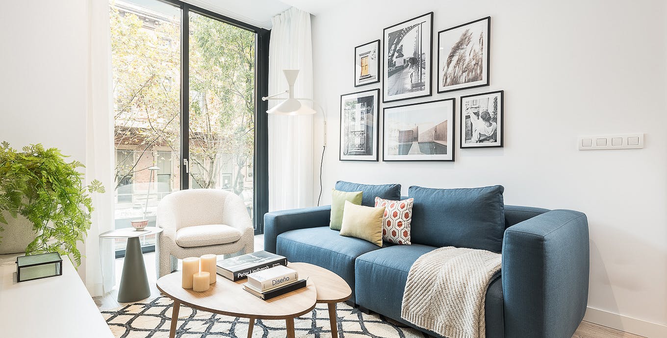 Apartment for rent for €3,534 per month in Barcelona, Carrer de Villarroel