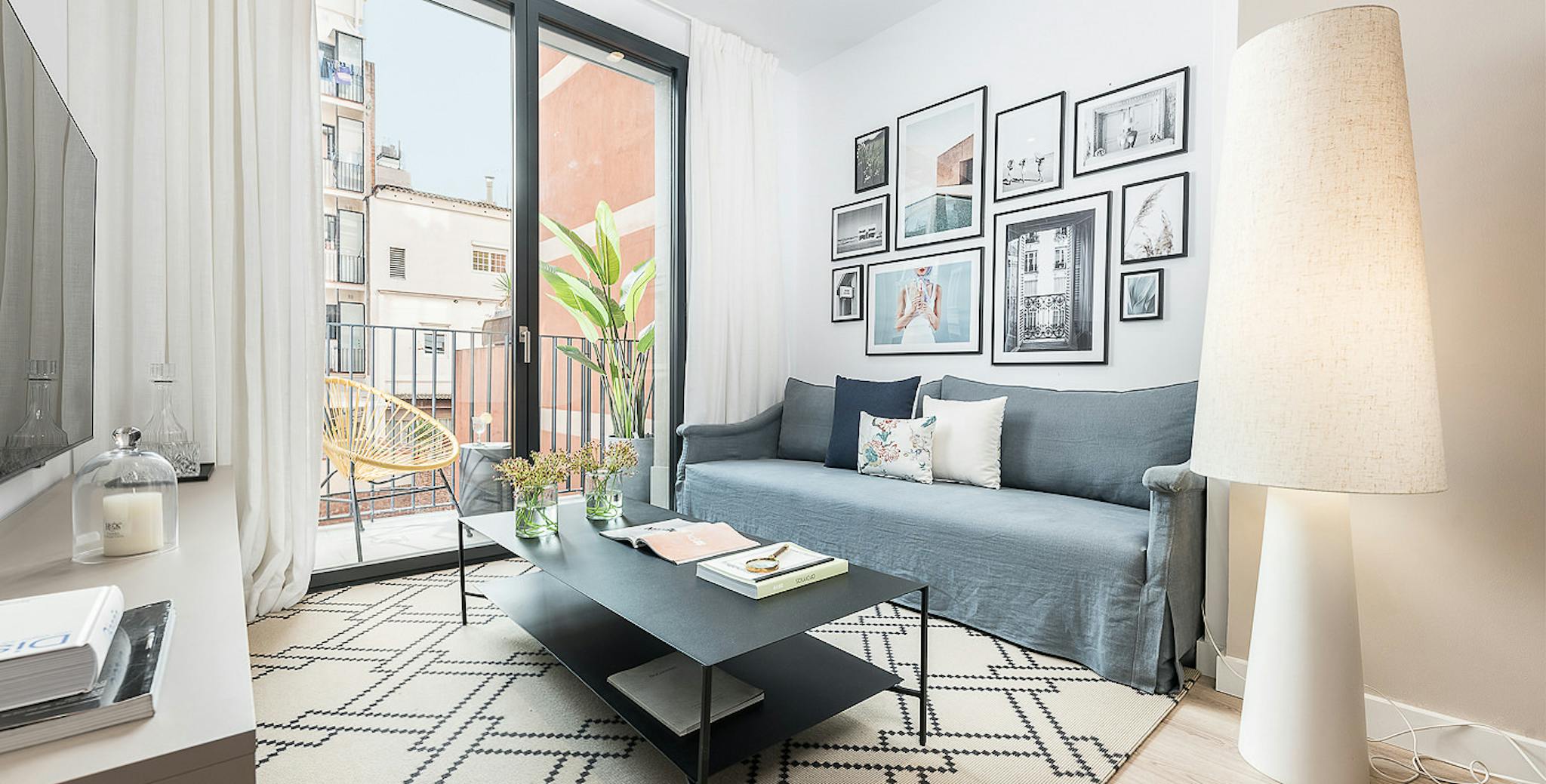 Carrer de Villarroel, Barcelona preview