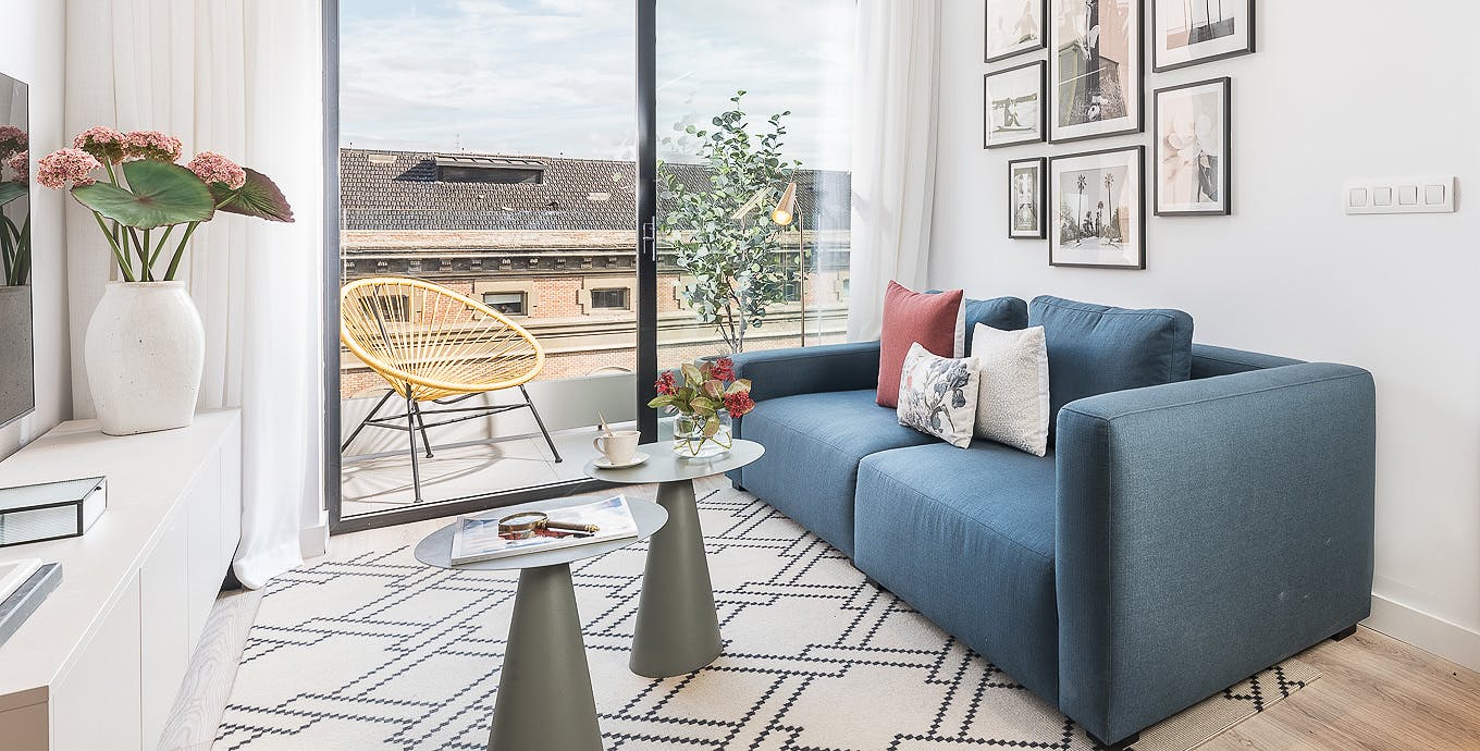 Apartment for rent for €3,887 per month in Barcelona, Carrer de Villarroel