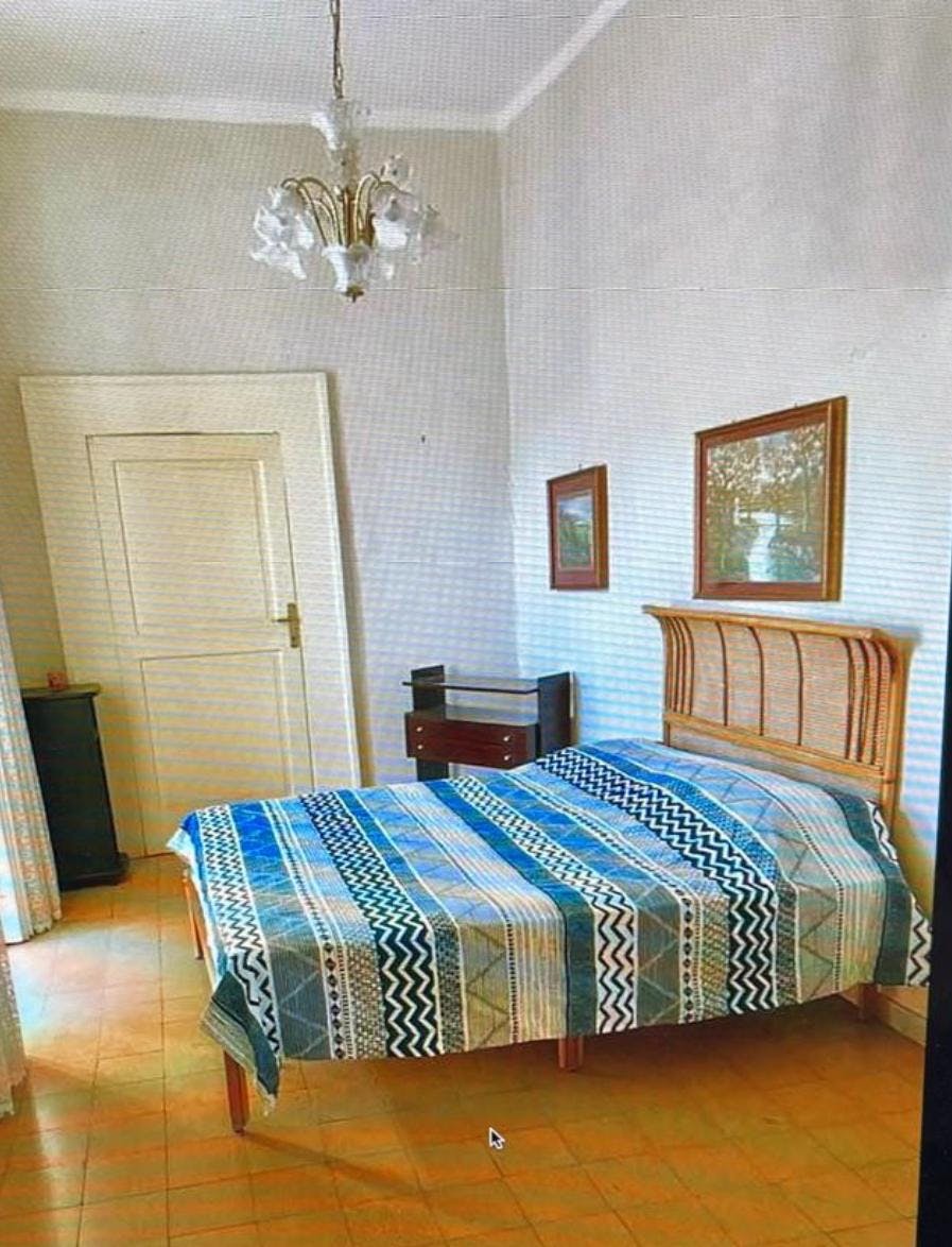 Piazza Camillo Benso di Cavour, Naples