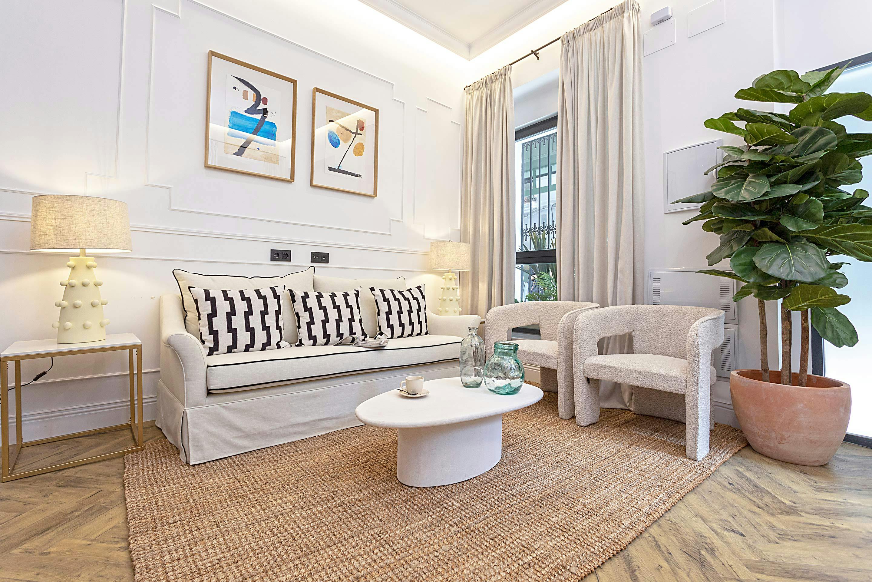 Apartment for rent for €4,778 per month in Sevilla, Calle Lagar