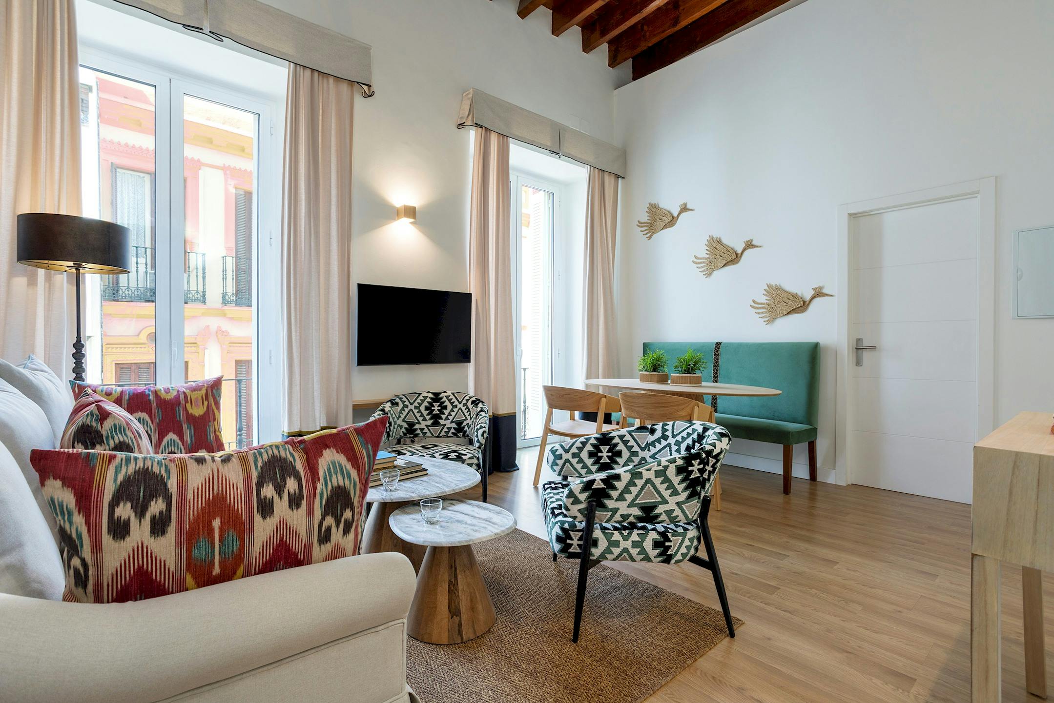 Apartment for rent for €10,949 per month in Sevilla, Calle Zaragoza