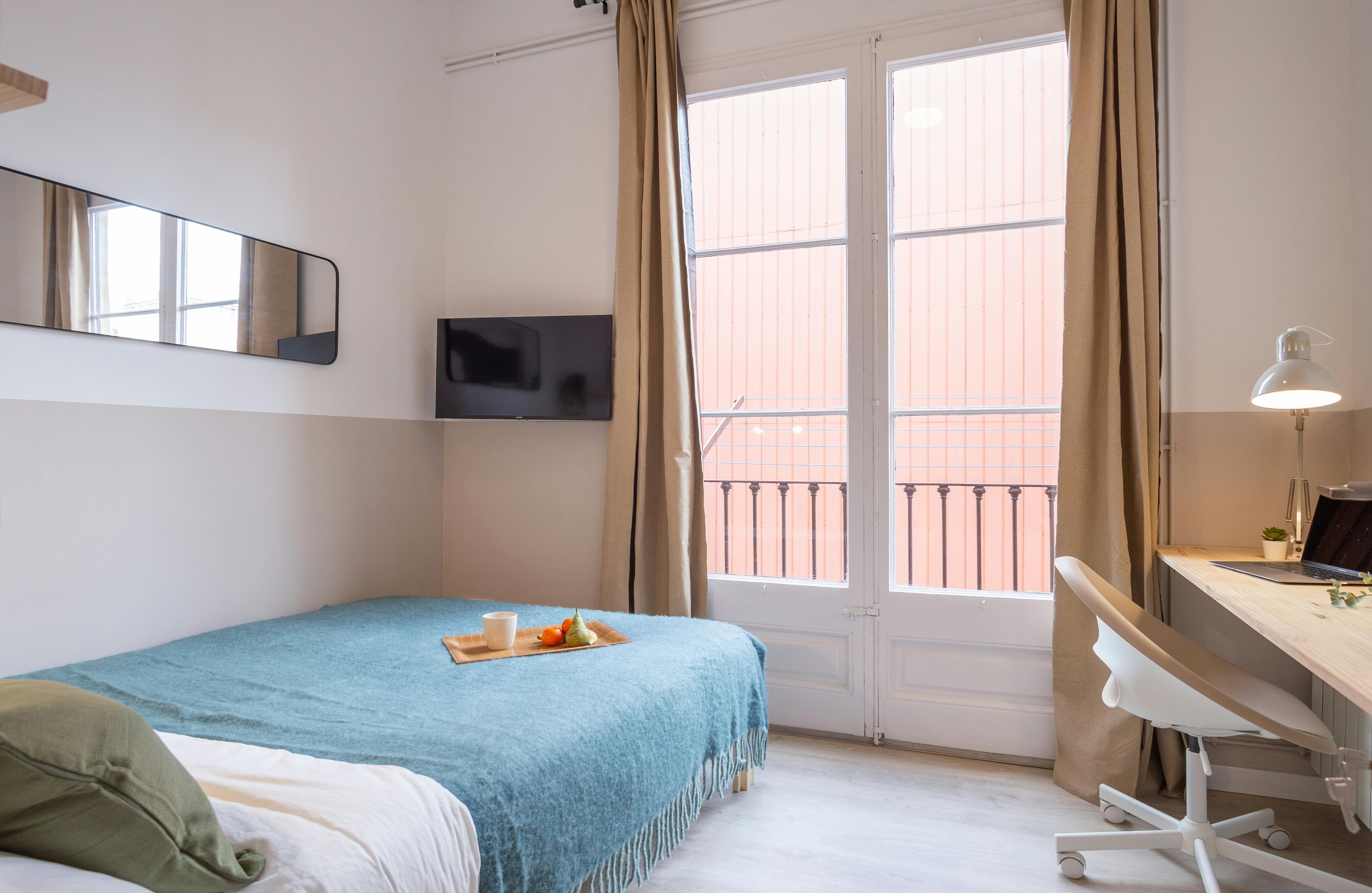 Private room for rent for €930 per month in Barcelona, Carrer de Pons i Gallarza