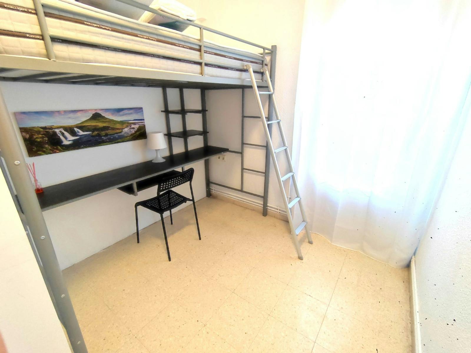 Chambre privée à louer pour 250 €/mois à Granada, Calle Periodista Luis de Vicente