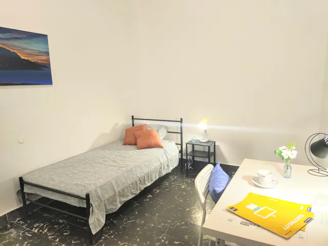 Private room in Carrer Conca, Valencia (1569189) room image 2
