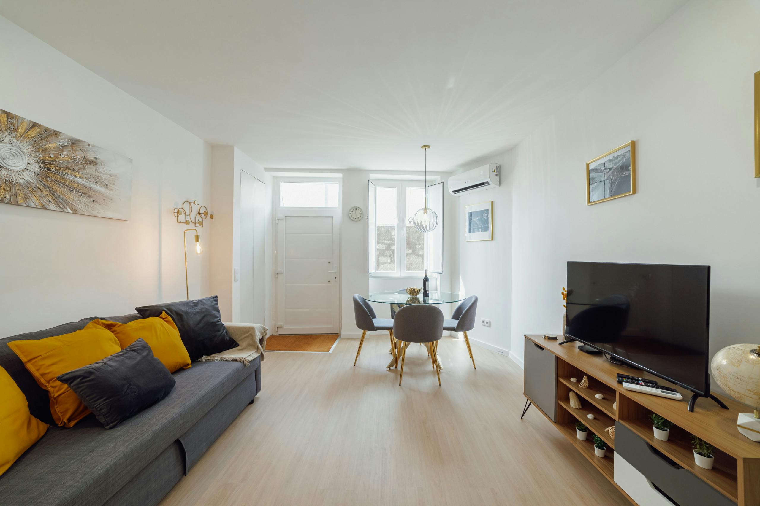 Rua da Senhora da Lapa, Porto preview