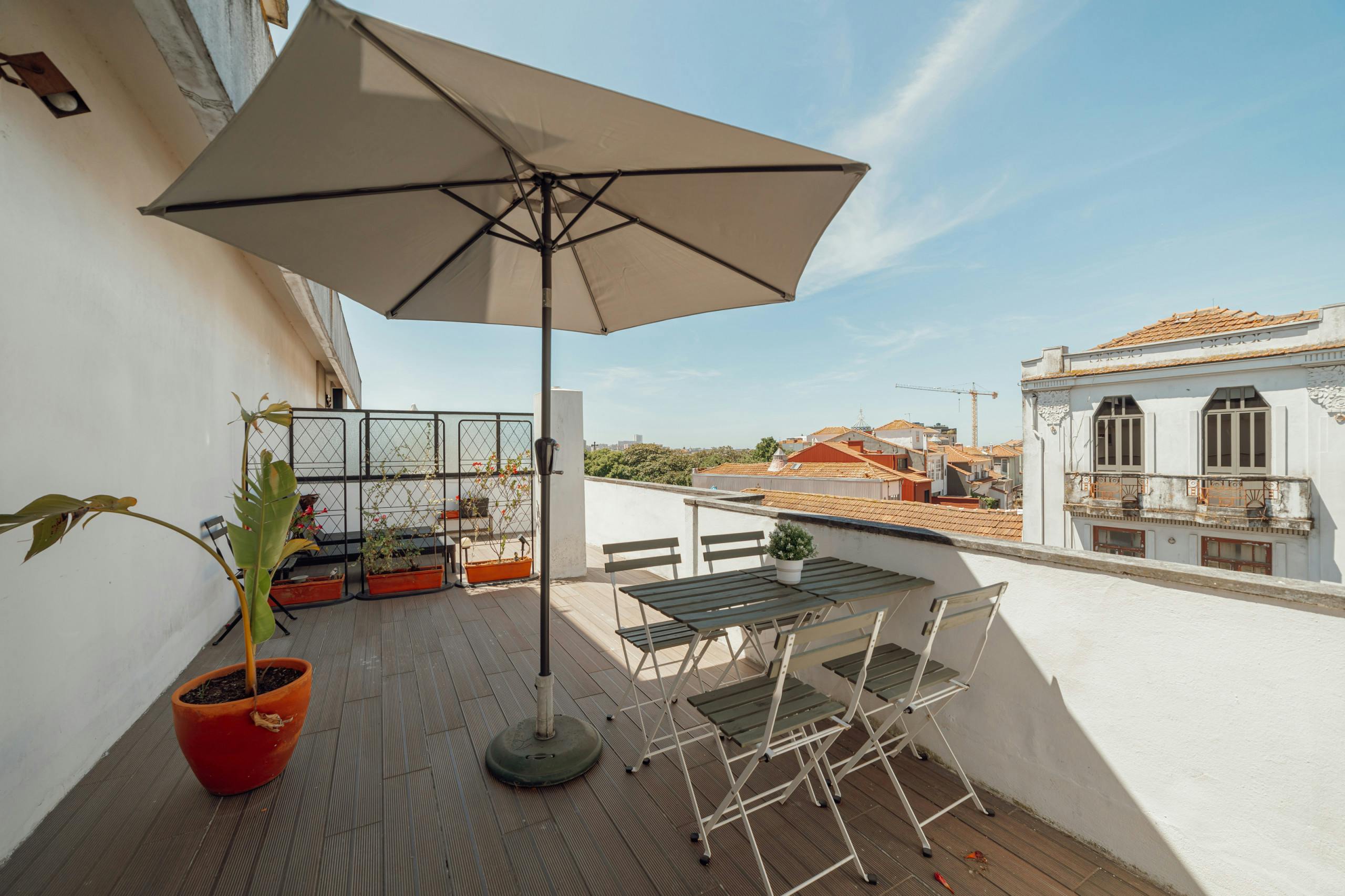 Apartment for rent for €731 per month in Porto, Rua de Dom João IV