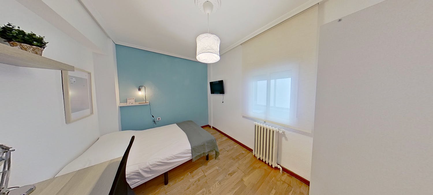 Quarto privado para alugar por € 345 por mês em Valladolid, Calle Silió