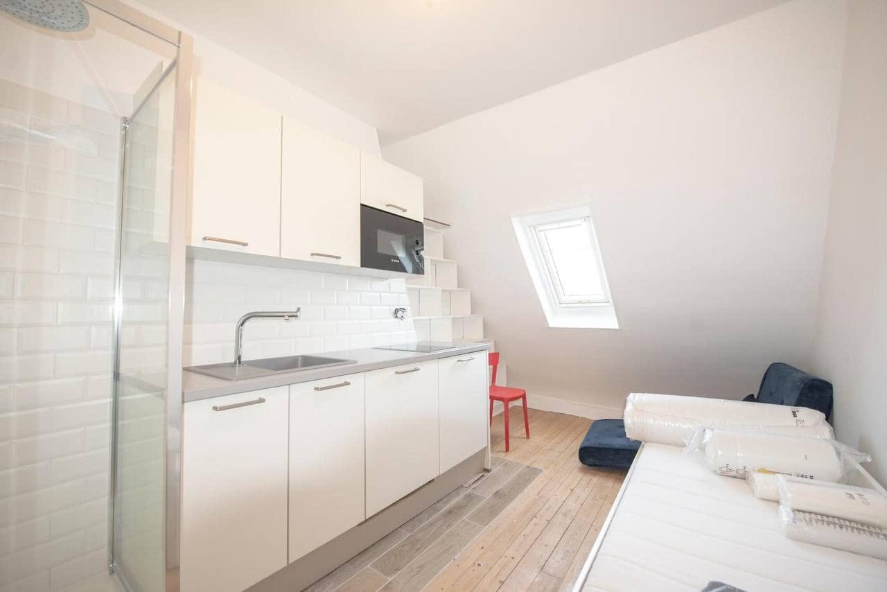 Studio for rent for €950 per month in Paris, Rue de l'Arc-de-Triomphe