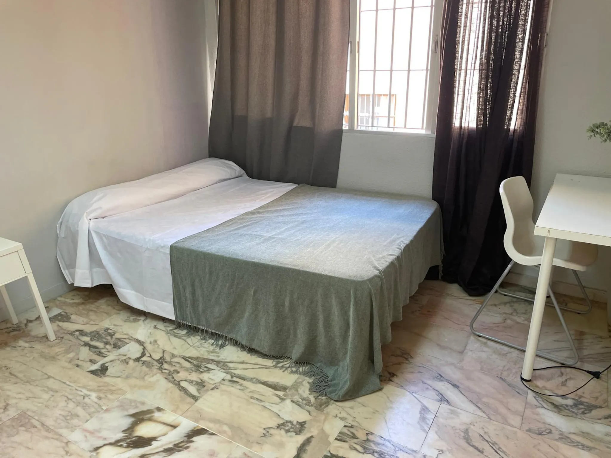 Calle Porvenir, Sevilla preview