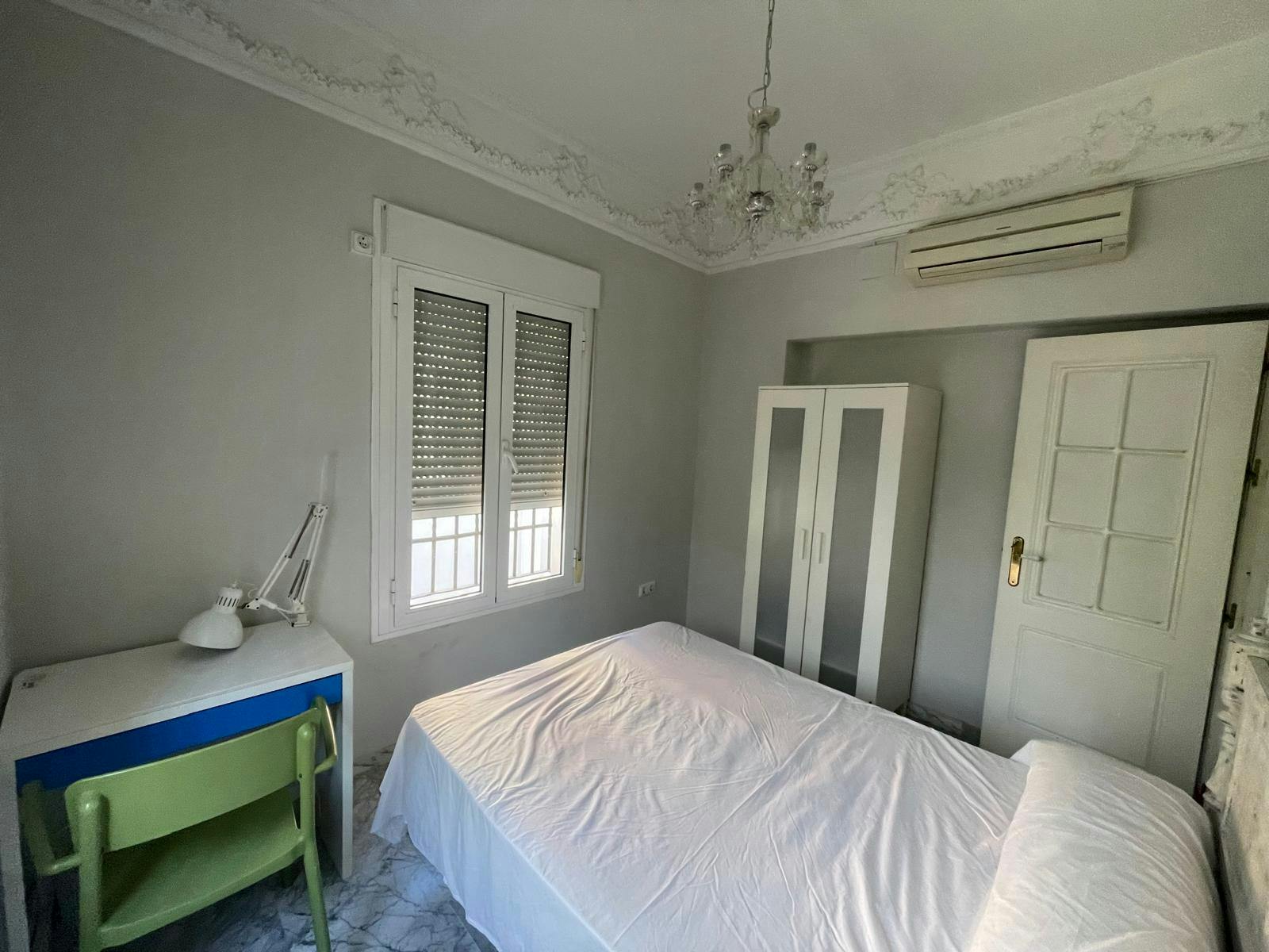 Private room for rent for €445 per month in Sevilla, Calle Porvenir