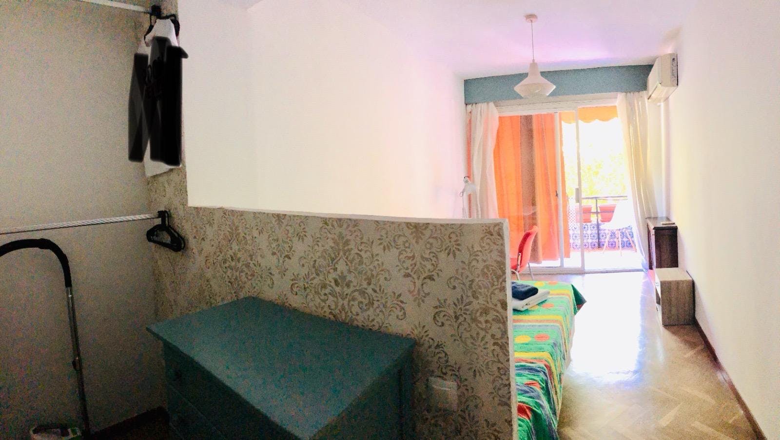 Private room for rent for €445 per month in Sevilla, Calle Ciudad de Ronda