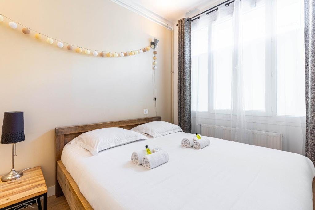 Apartment for rent for €1,896 per month in Paris, Rue Brillat-Savarin