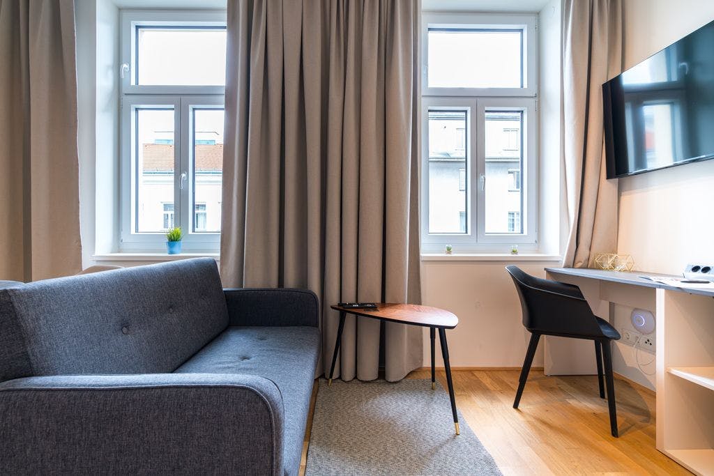 Apartment for rent for €3,530 per month in Vienna, Stuwerstraße