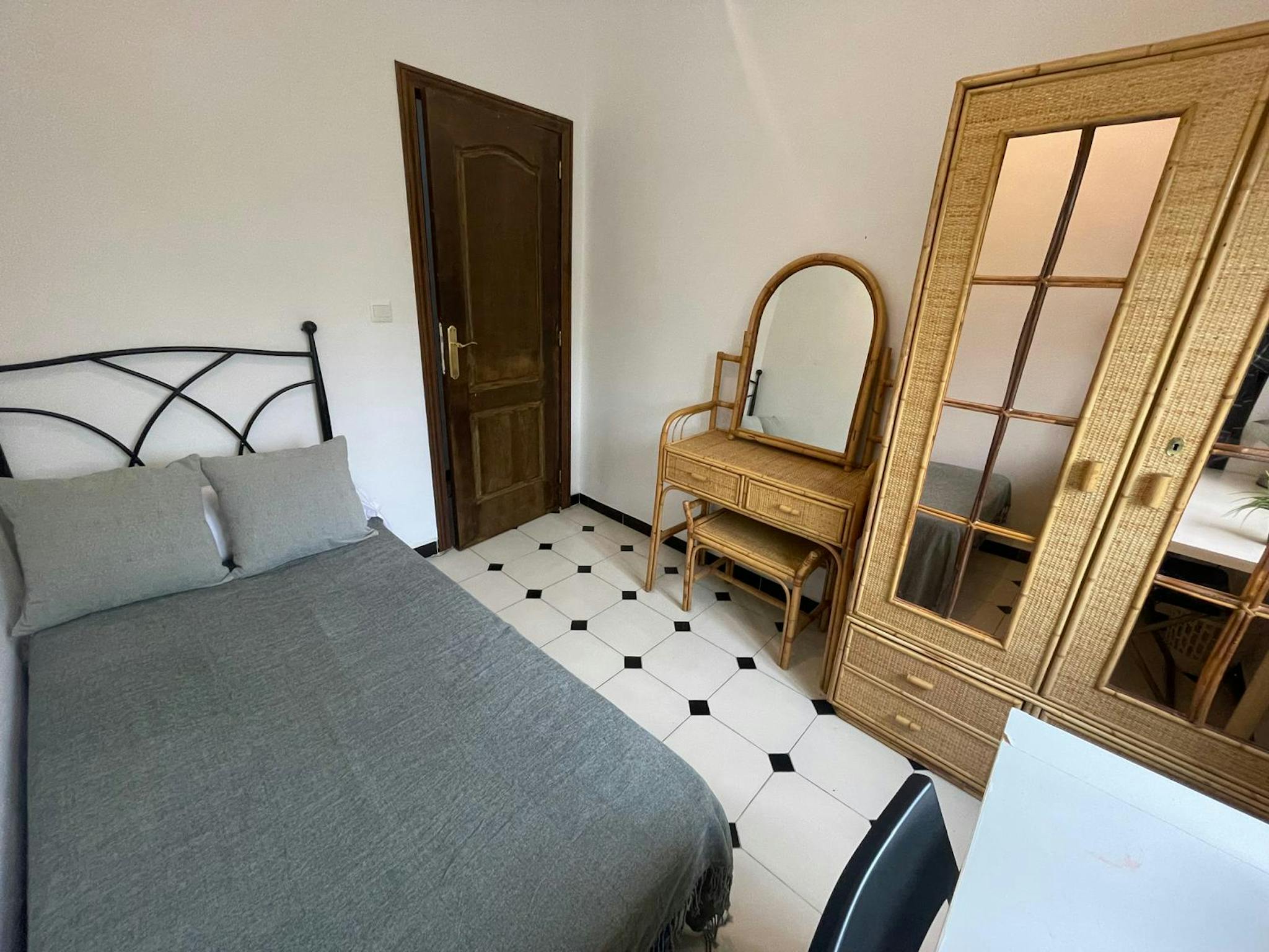 Calle López de Gomara, Sevilla preview