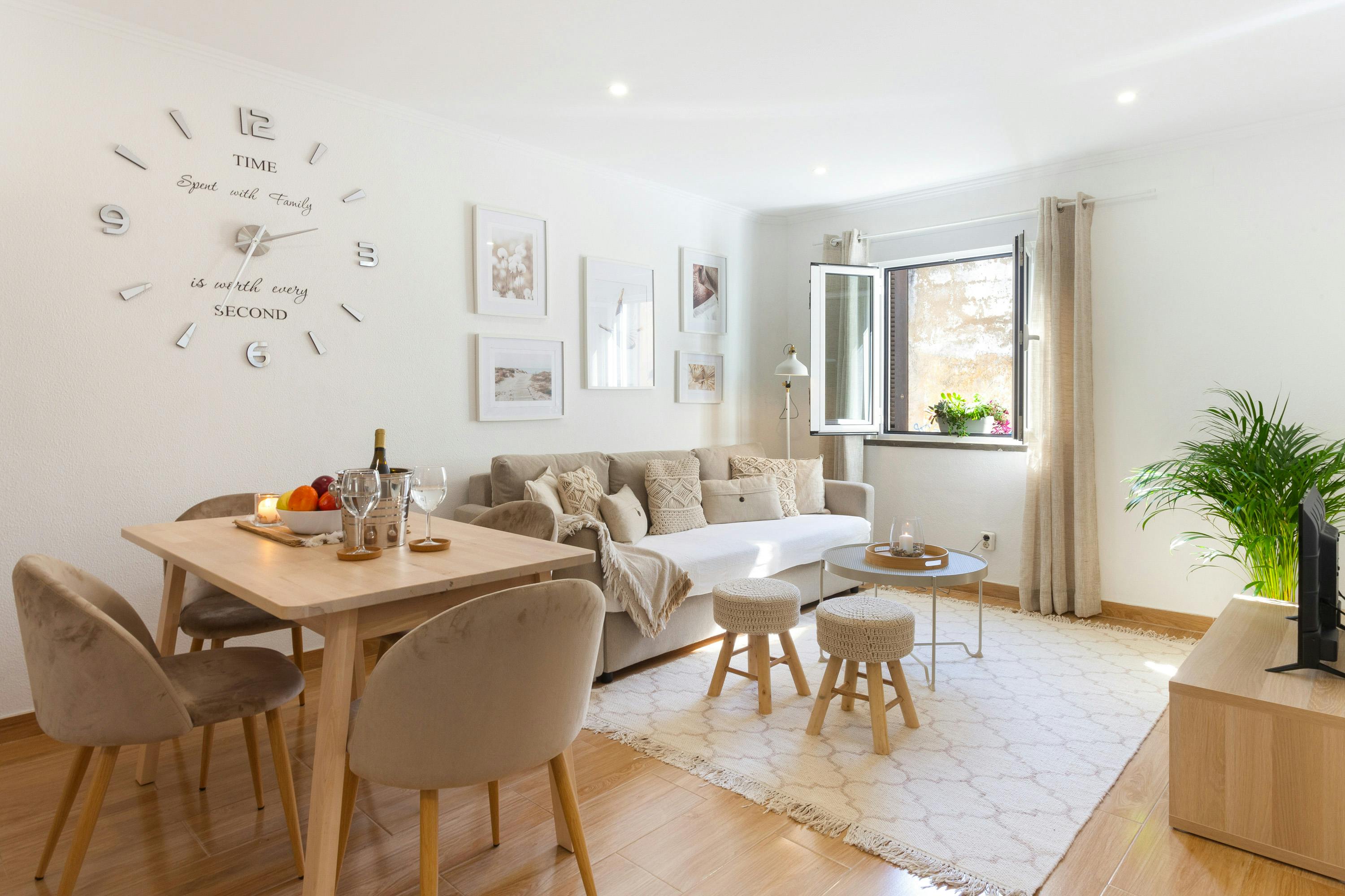 公寓 正在以 €1,990 的月租出租，其位于 Cascais, Beco Toro