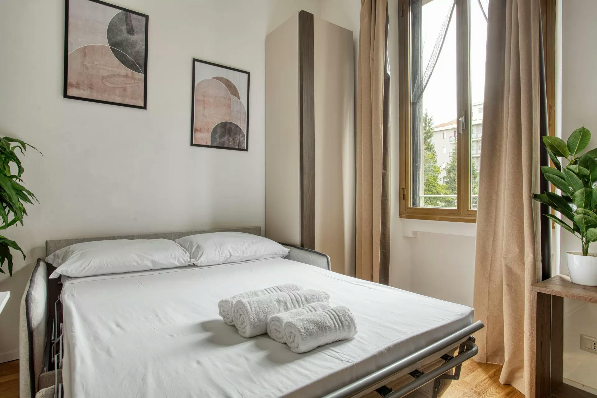 Studio for rent for €3,000 per month in Milan, Via Ottavio Rinuccini