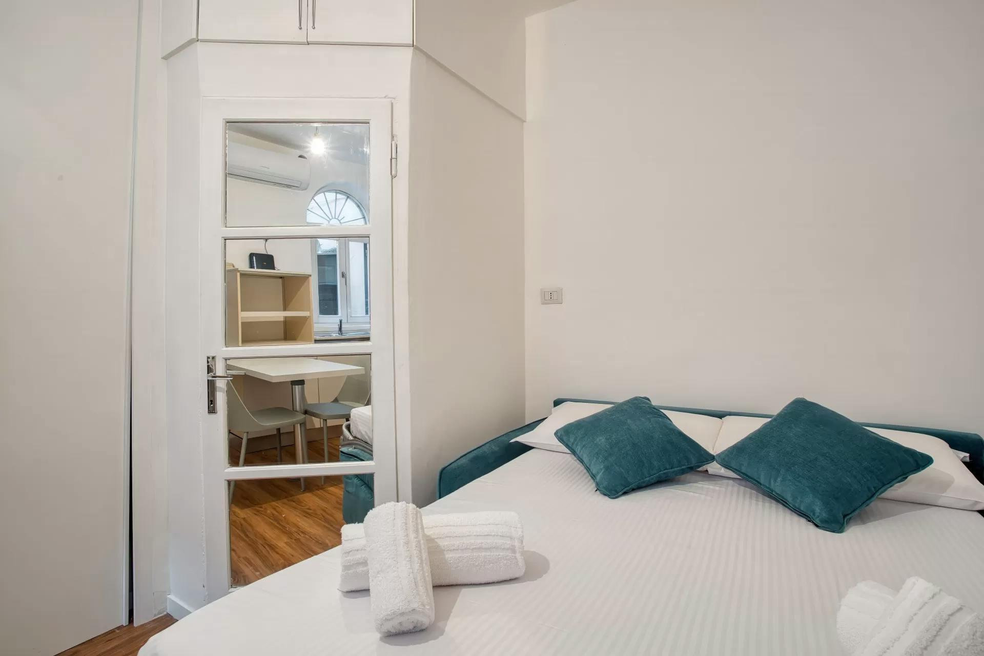 Corso di Porta Ticinese, Milan