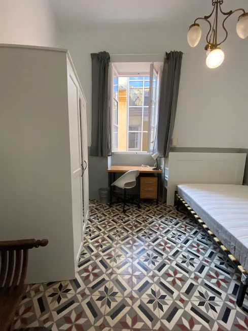Private room in Carrer de l'Almodí, Valencia (1570314) room image 1