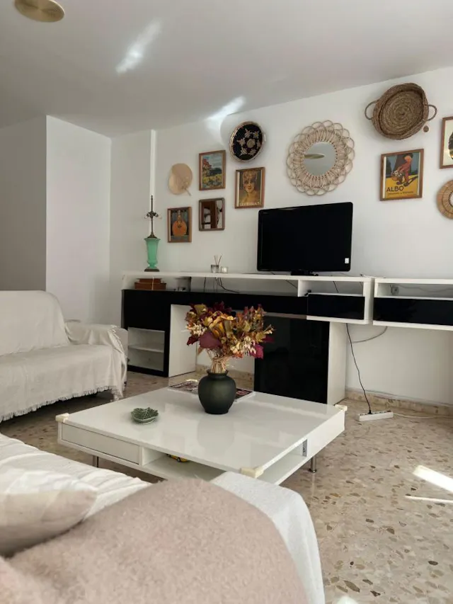 Private room in Carrer del Periodista José Ombuen, Valencia (1570356) room image 32