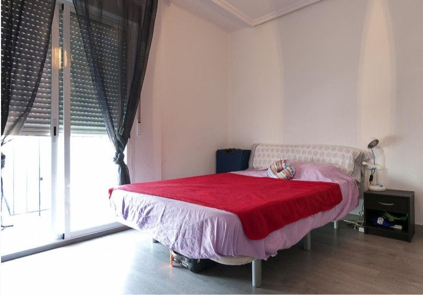 Calle Soledad Domenech, Valencia preview