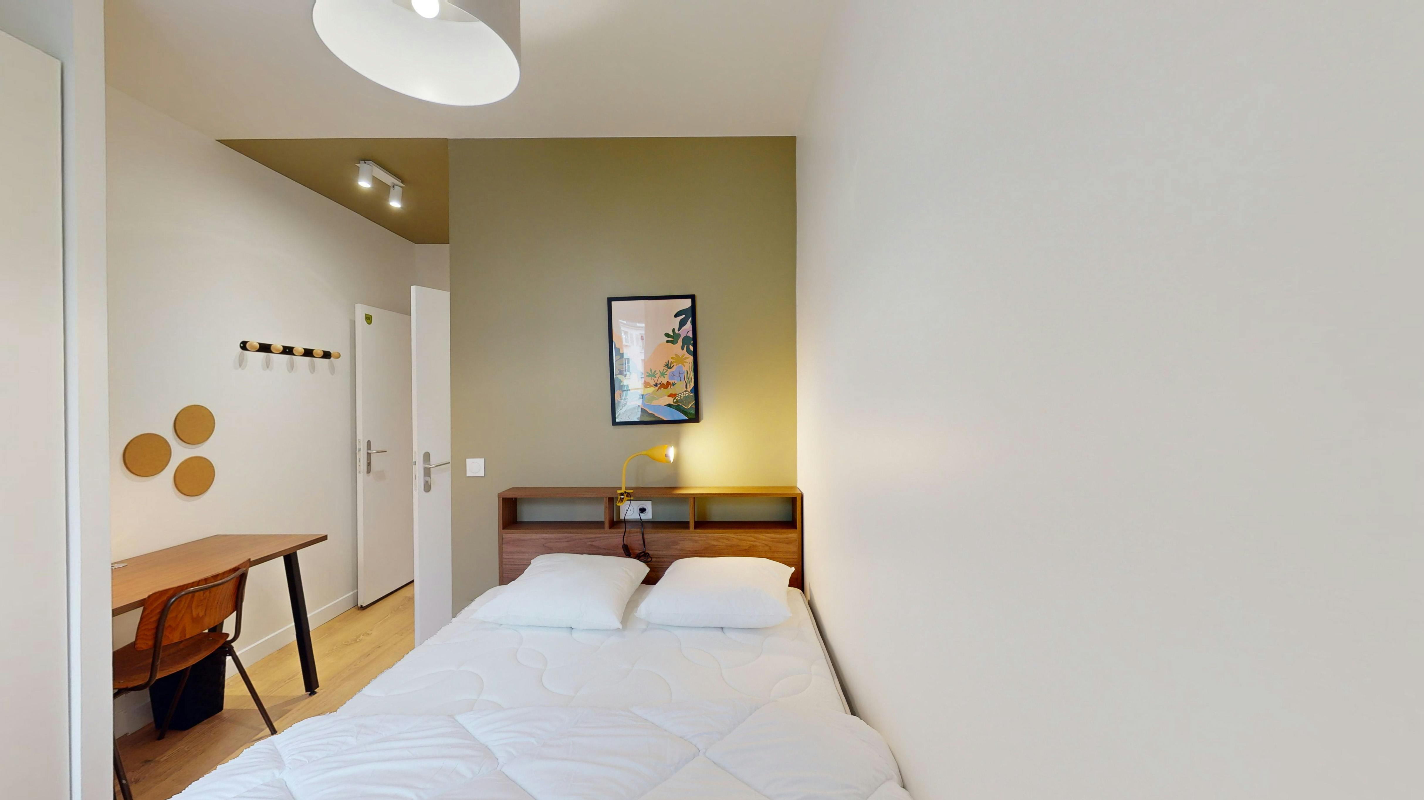 Private room for rent for €1,133 per month in Paris, Boulevard Ney