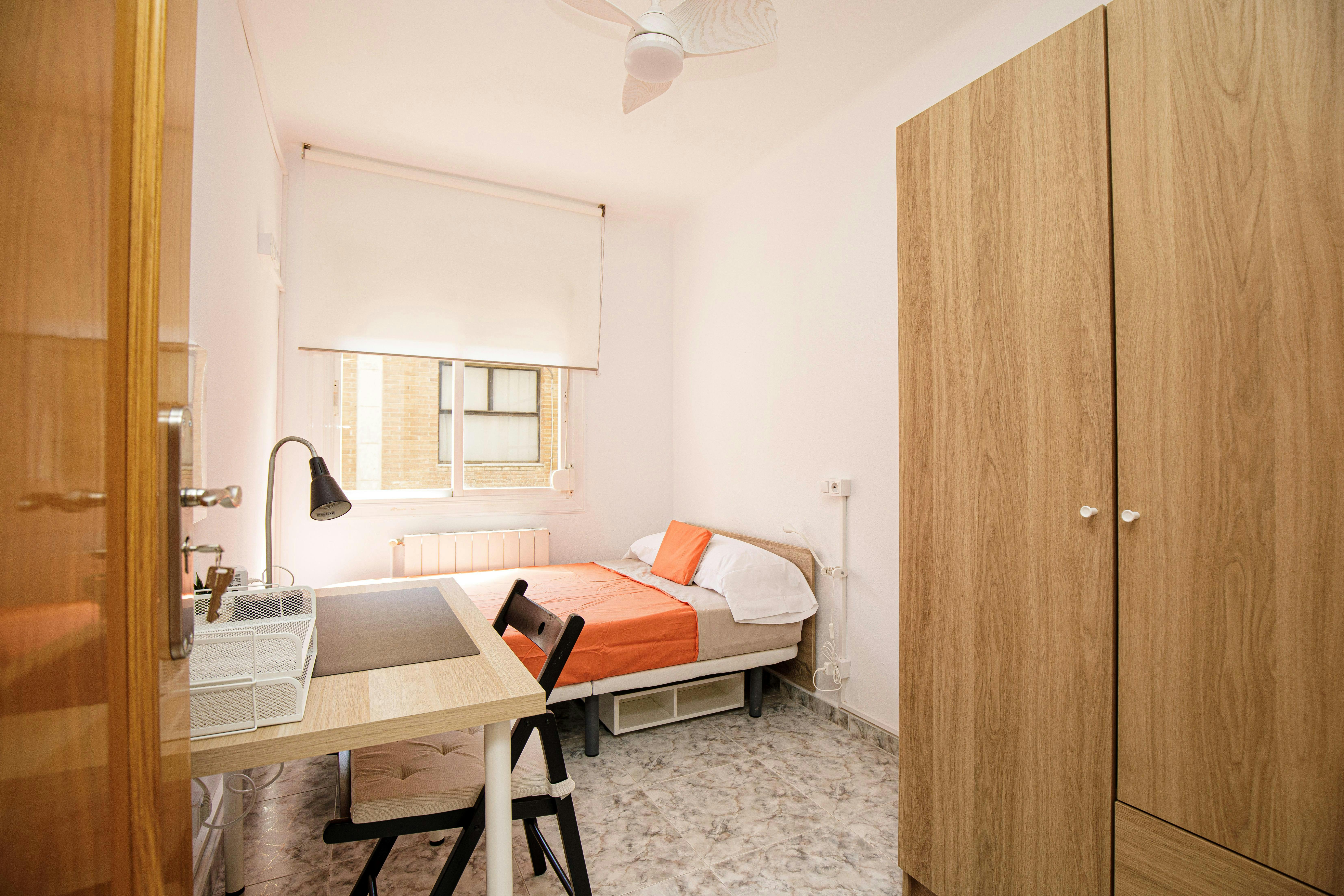 Private room for rent for €445 per month in Badalona, Carrer Sicília