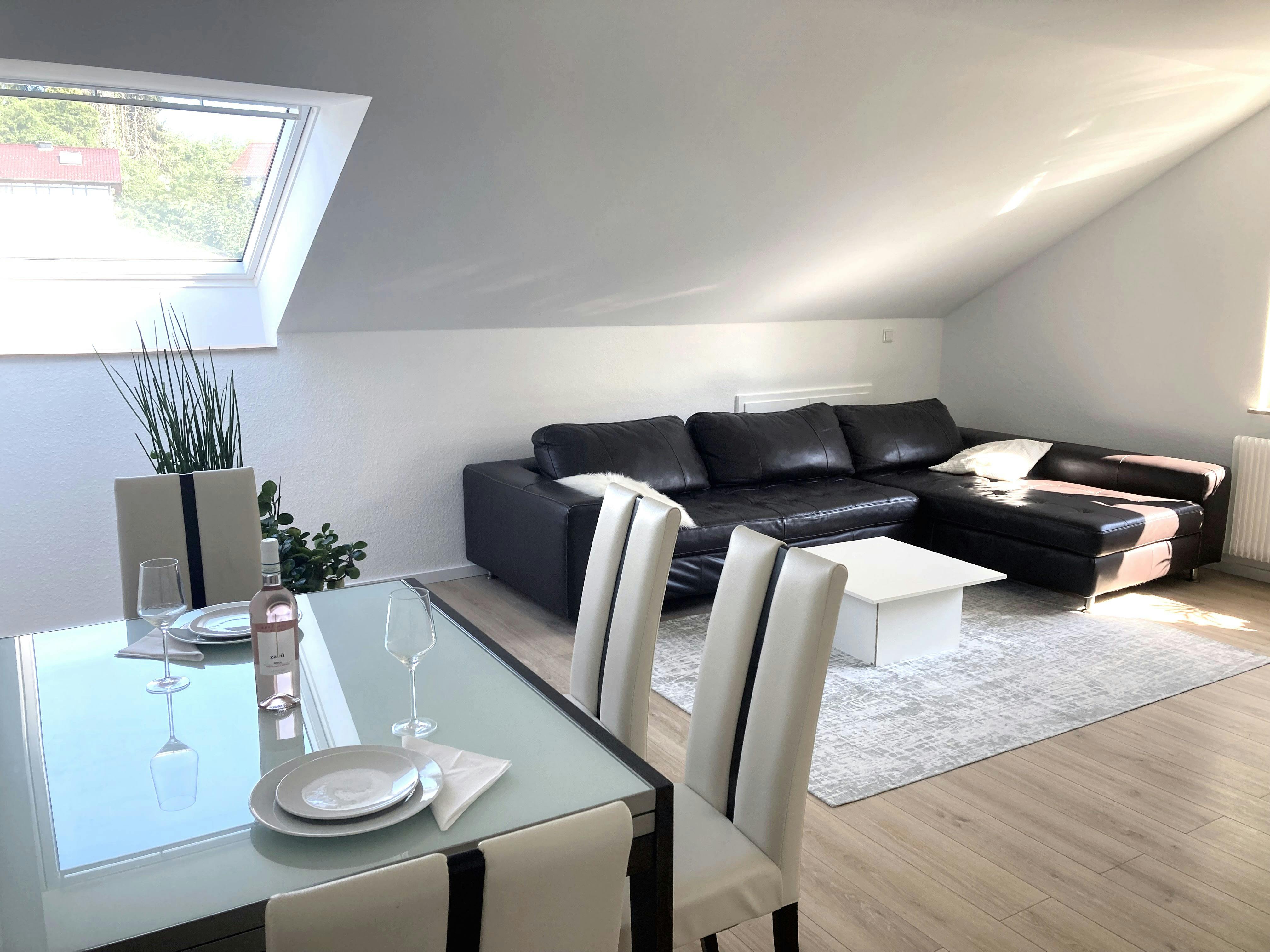 Apartment for rent for €1,950 per month in Bensheim, Im Heckengrund